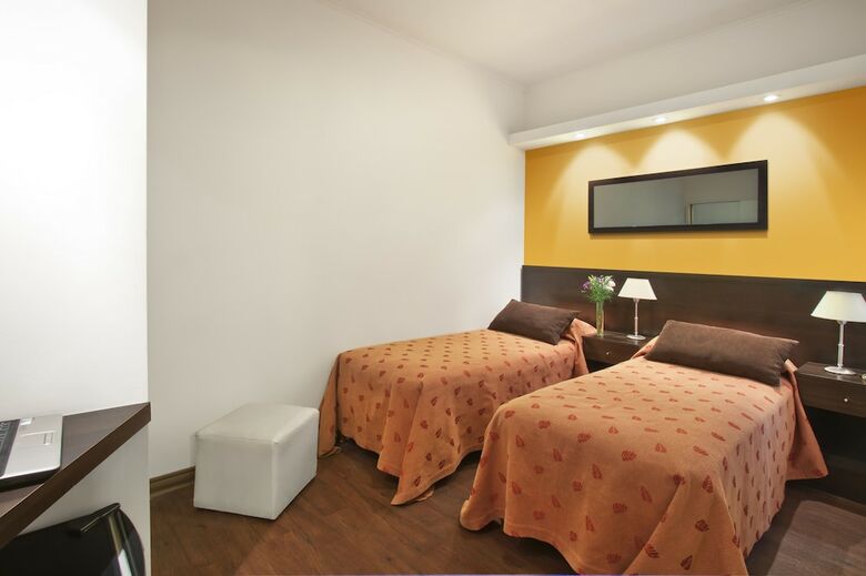 Hotel Mil�n
