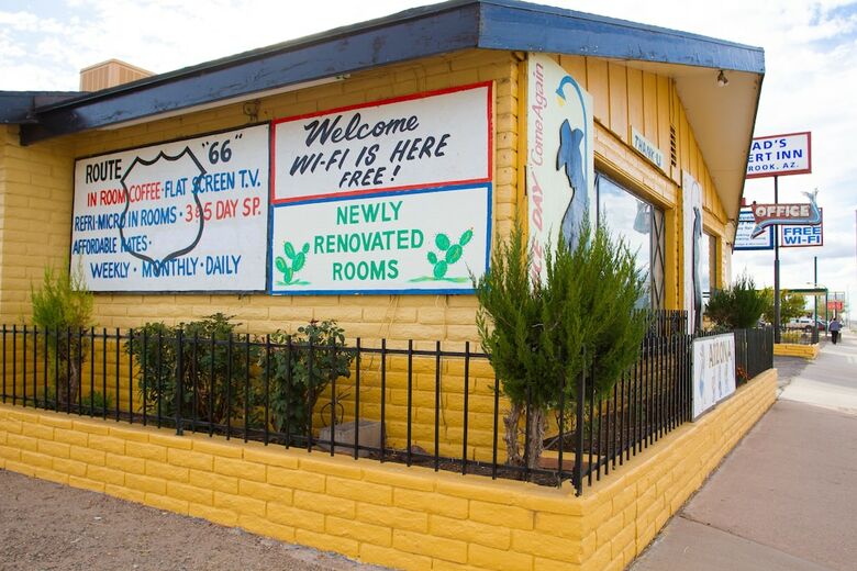 Motel Brad's Desert Inn