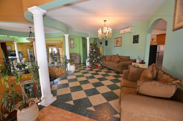 Dream Castle Villa, Montego Bay 8br