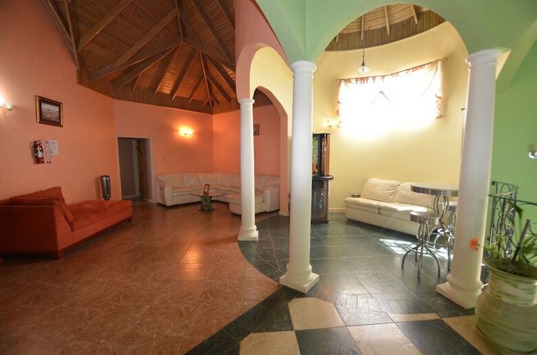 Dream Castle Villa, Montego Bay 8br