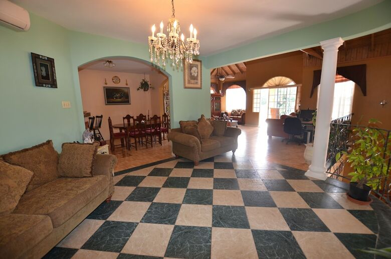 Dream Castle Villa, Montego Bay 8br