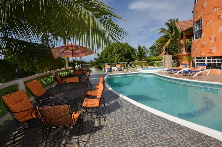 Dream Castle Villa, Montego Bay 8br