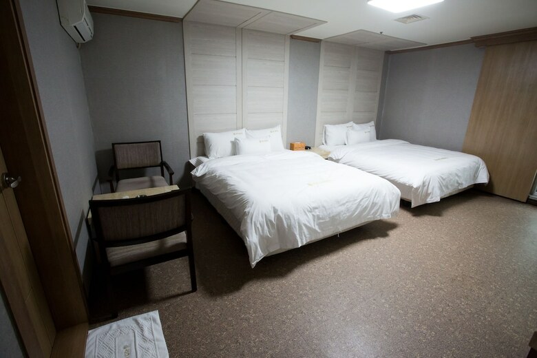 Hotel Ritz Hostel
