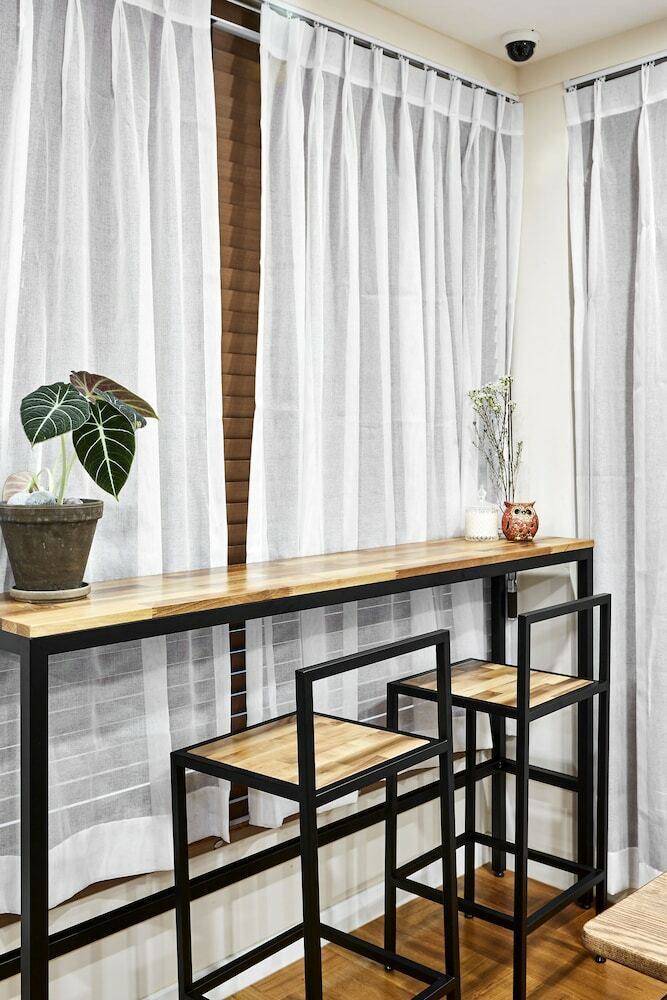 Hostal Comet Guesthouse - Hostel