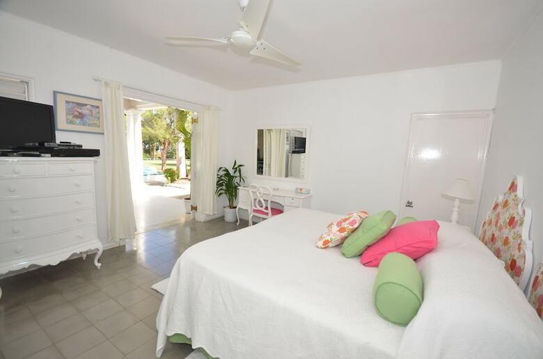 Villa Pharos-summertime- Montego Bay 6br