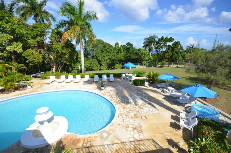 Villa Pharos-summertime- Montego Bay 6br