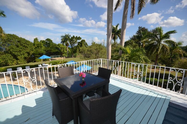 Villa Pharos-summertime- Montego Bay 6br