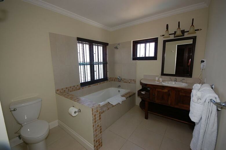 Mai Tai Villa, 4br By Jamaican Treasures