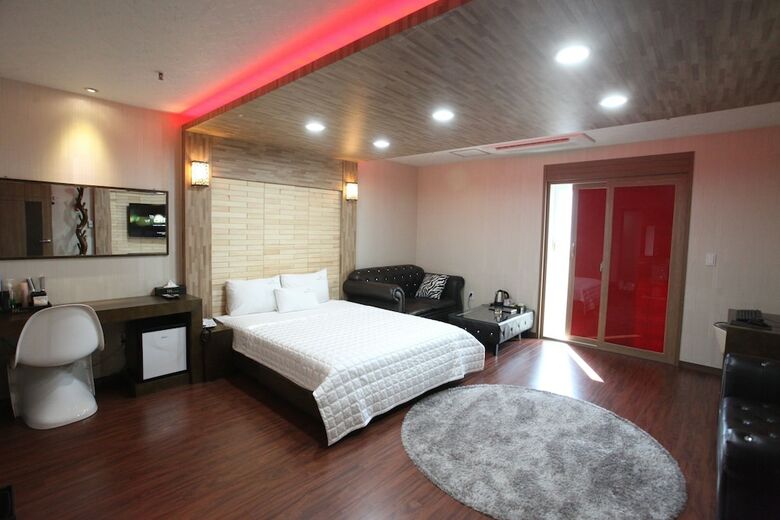 Cnn Hotel