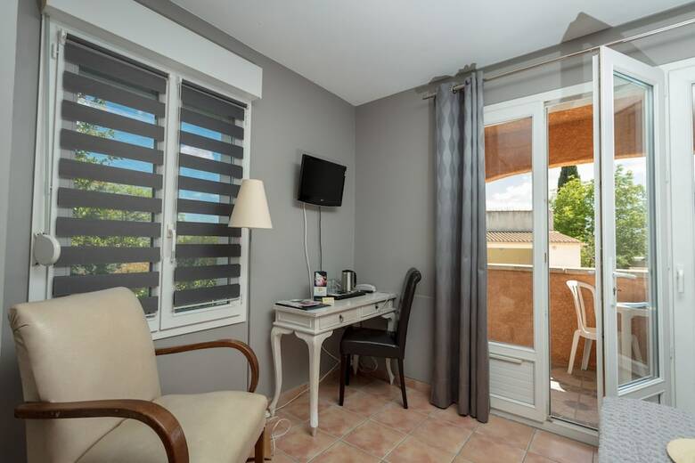 Hotel H�tel Saint Geni�s