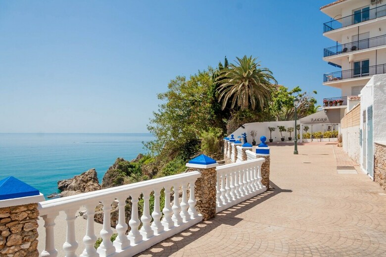 Apartamentos Carabeo Canovas Nerja