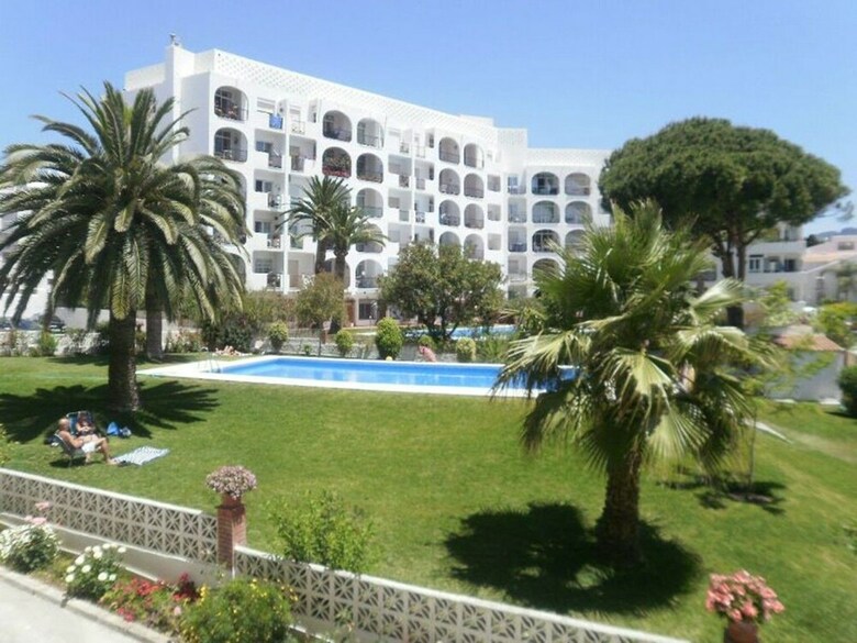 Apartamentos Carabeo Canovas Nerja