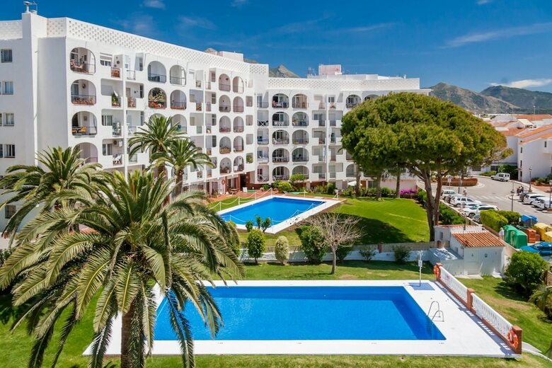 Apartamentos Carabeo Canovas Nerja