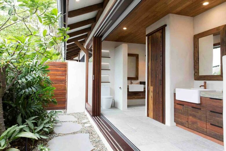 Villa Spice At Oak Absolute Oceanfront House