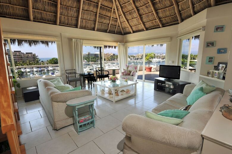 Hotel Marina Banderas Suites