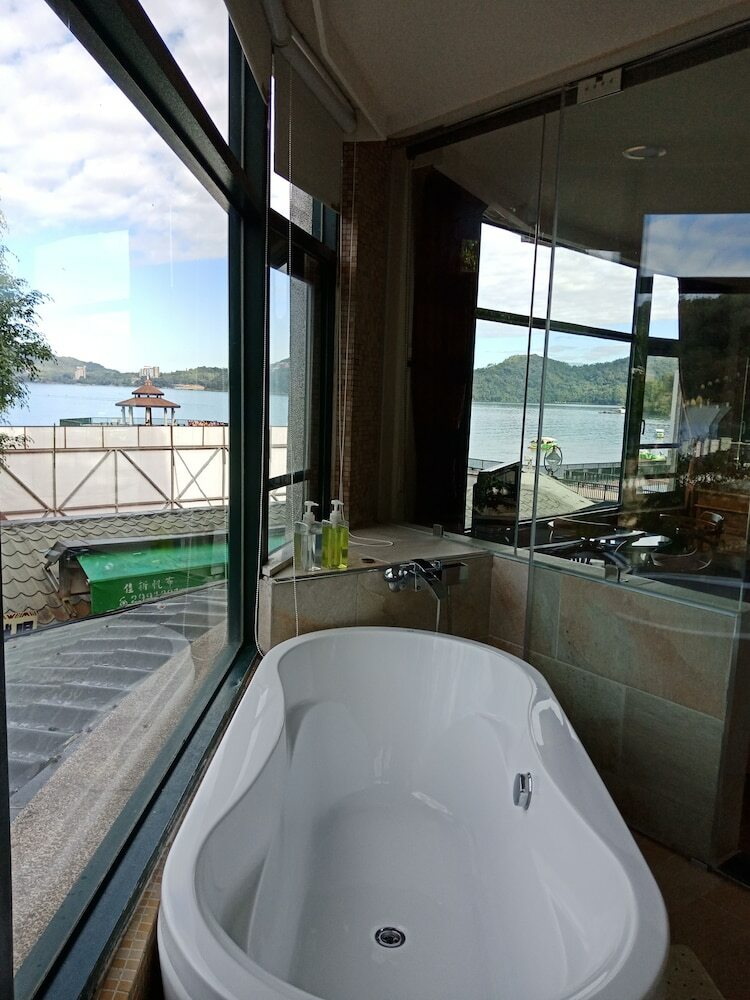 Shuian Lakeside Hotel