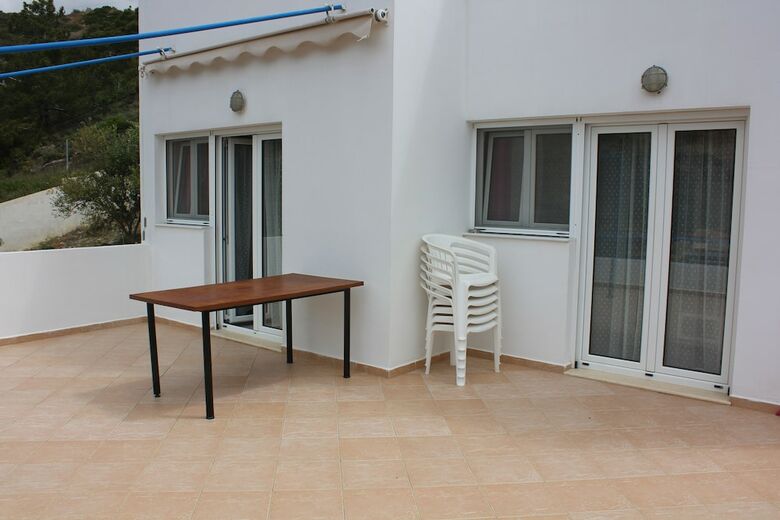 Aaron Studios Apartments