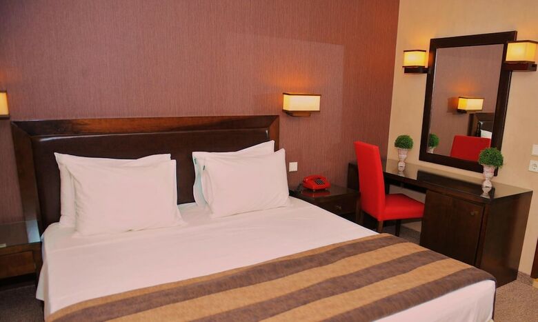 Avra Hotel