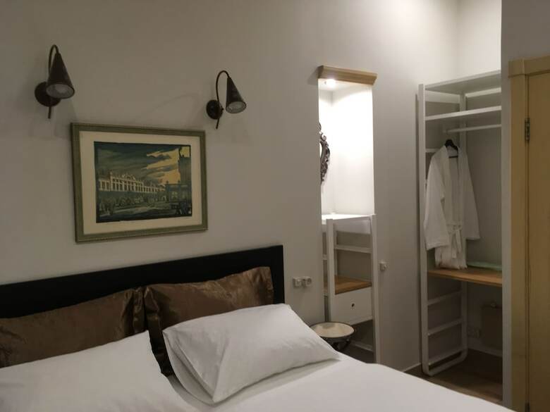 Brick Walls Hotel