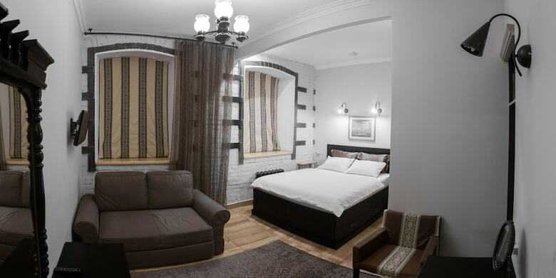 Brick Walls Hotel