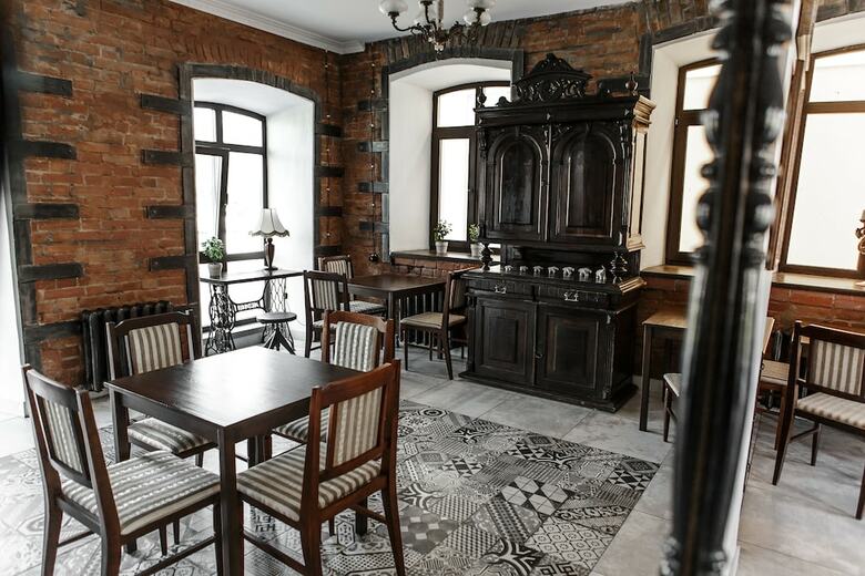 Brick Walls Hotel