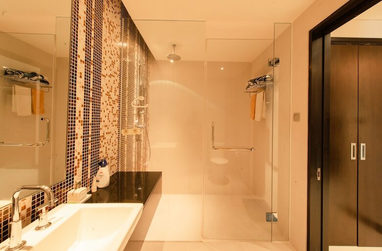 The Costa Serviced Apartment By Seaholiday