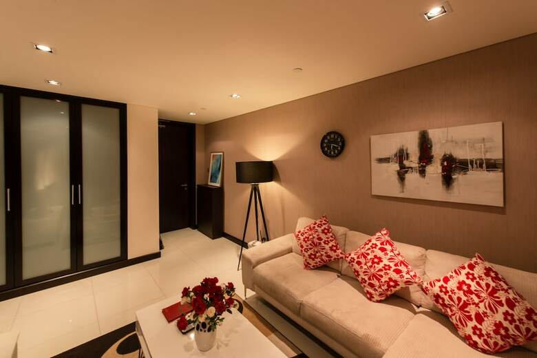 The Costa Serviced Apartment By Seaholiday