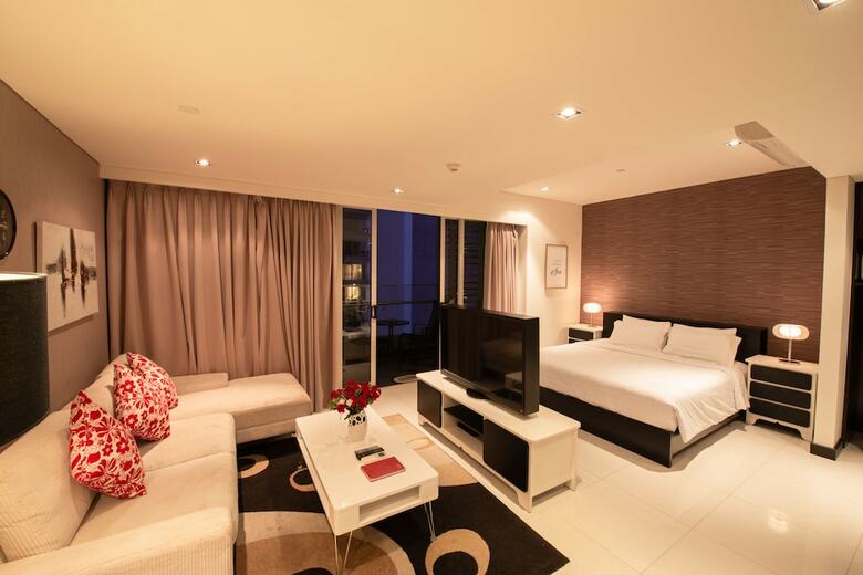 The Costa Serviced Apartment By Seaholiday