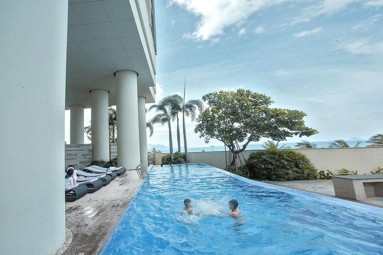 The Costa Serviced Apartment By Seaholiday