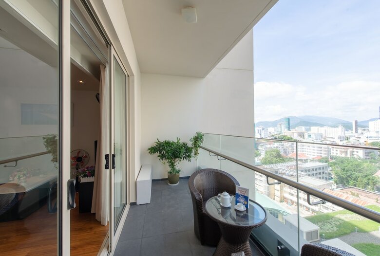 The Costa Serviced Apartment By Seaholiday