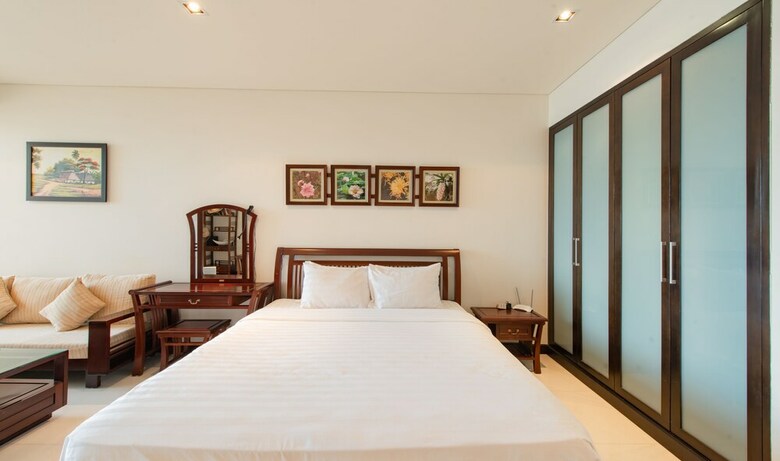 The Costa Serviced Apartment By Seaholiday