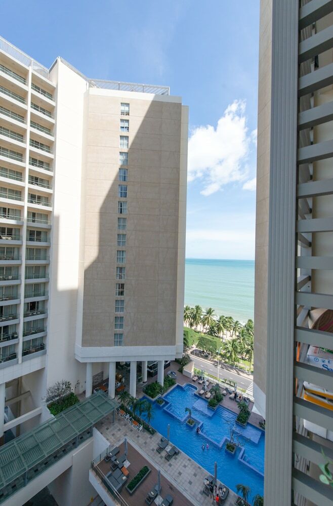 The Costa Serviced Apartment By Seaholiday
