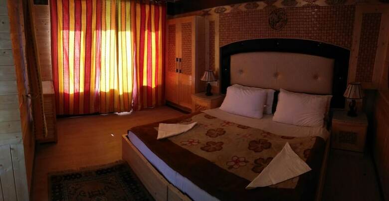 Hotel Nezer Homestay