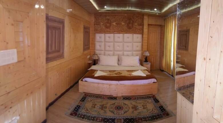 Hotel Nezer Homestay