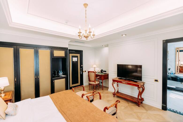 Golden Palace Hotel