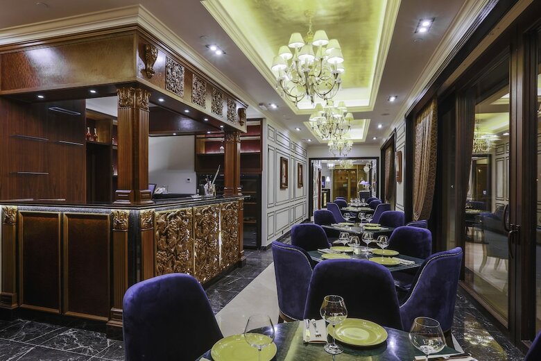 Golden Palace Hotel