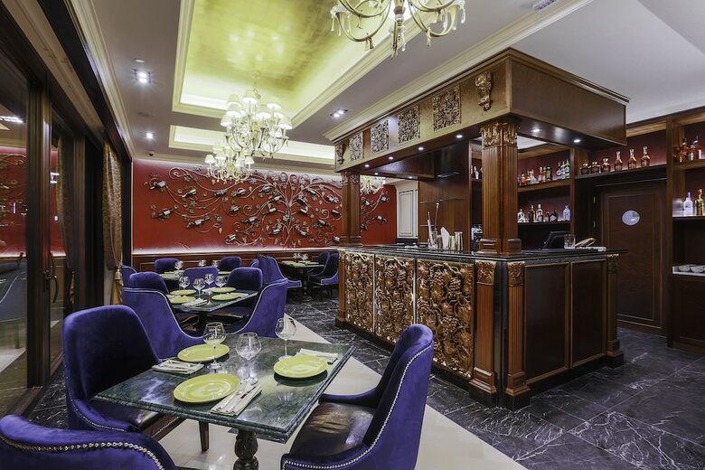 Golden Palace Hotel