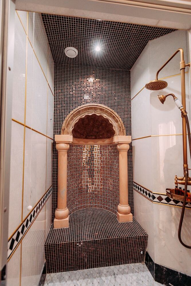 Golden Palace Hotel