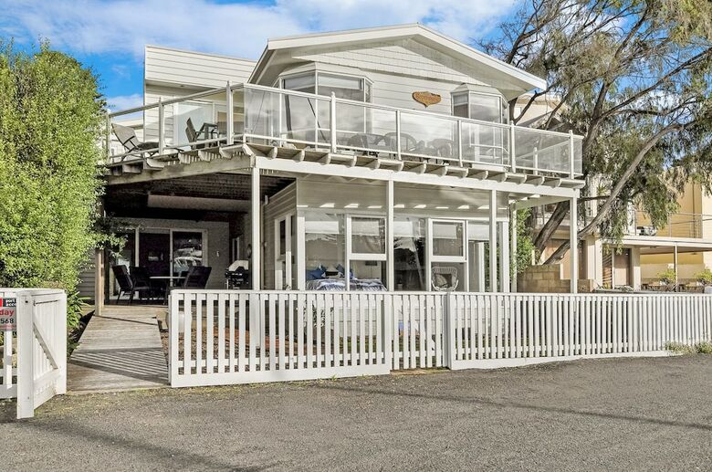 Boathouse Apartment