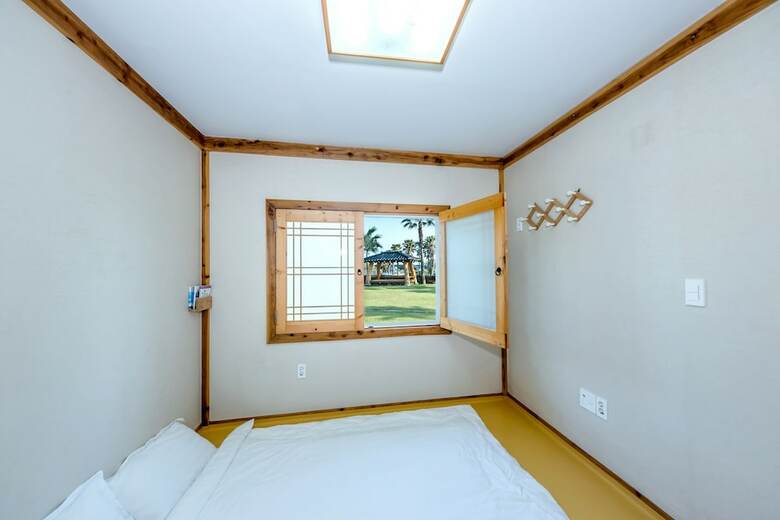 Hotel Stone Statue Village Hanok