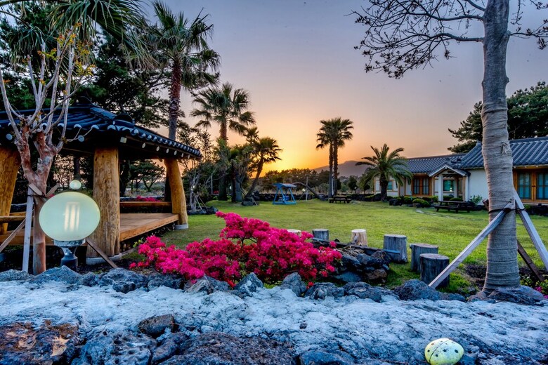 Hotel Stone Statue Village Hanok