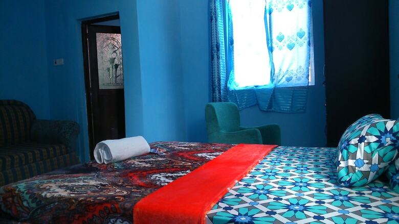 Hotel Uroa White House Inn