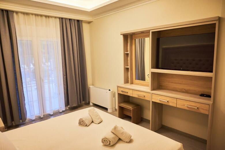 Famissi Eden Hotel