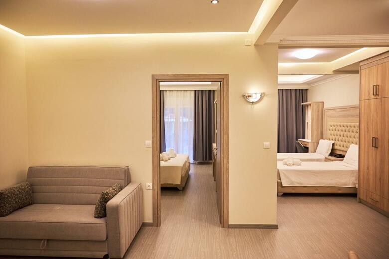 Famissi Eden Hotel