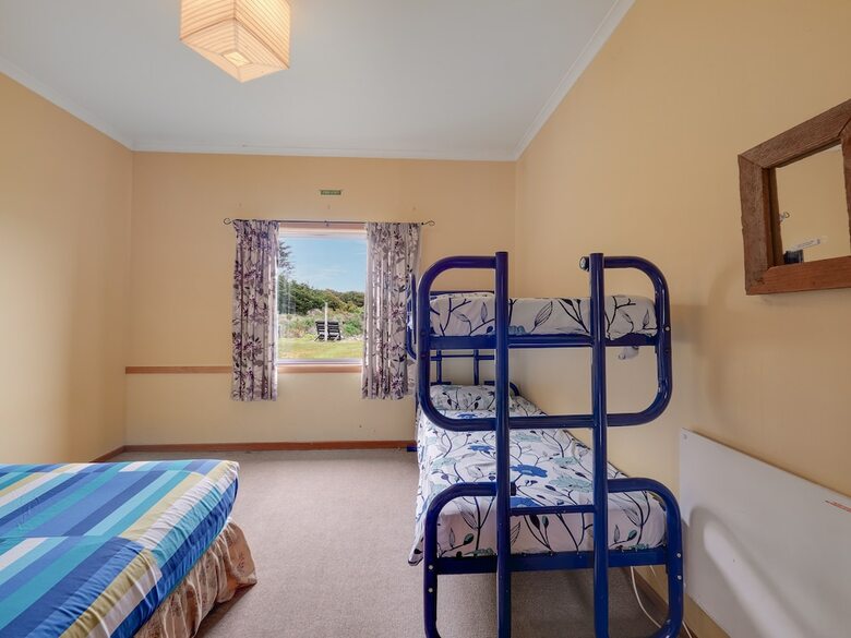Hostal Surat Bay Lodge & Backpackers Hostel