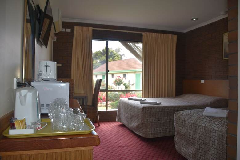 Valley Views Motel & Chalets