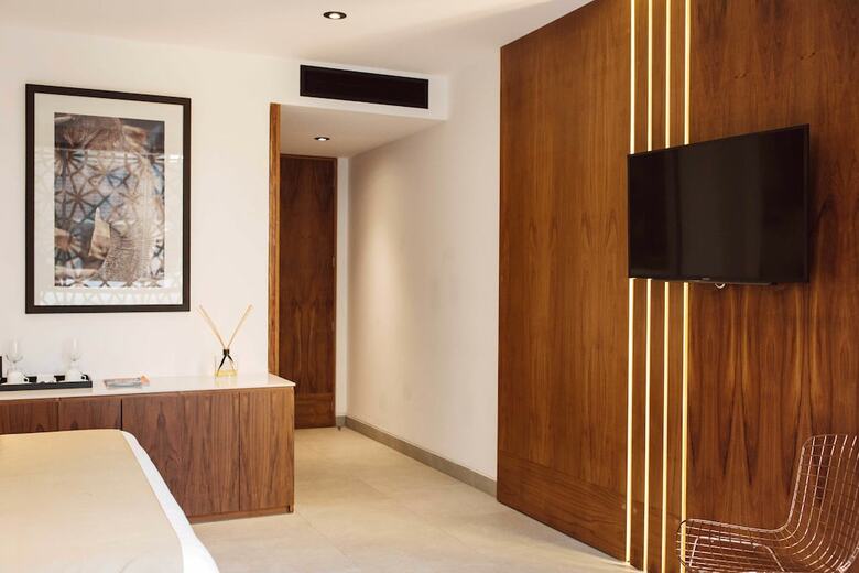 It Hotel & Residences