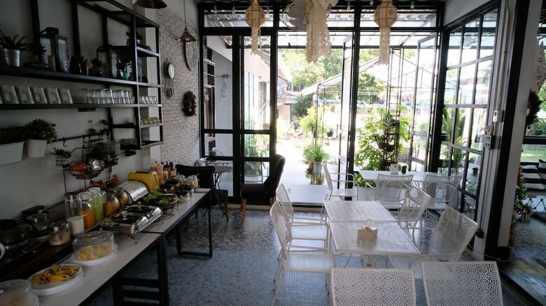 Hostal Sherloft Home And Hostel Dormitory