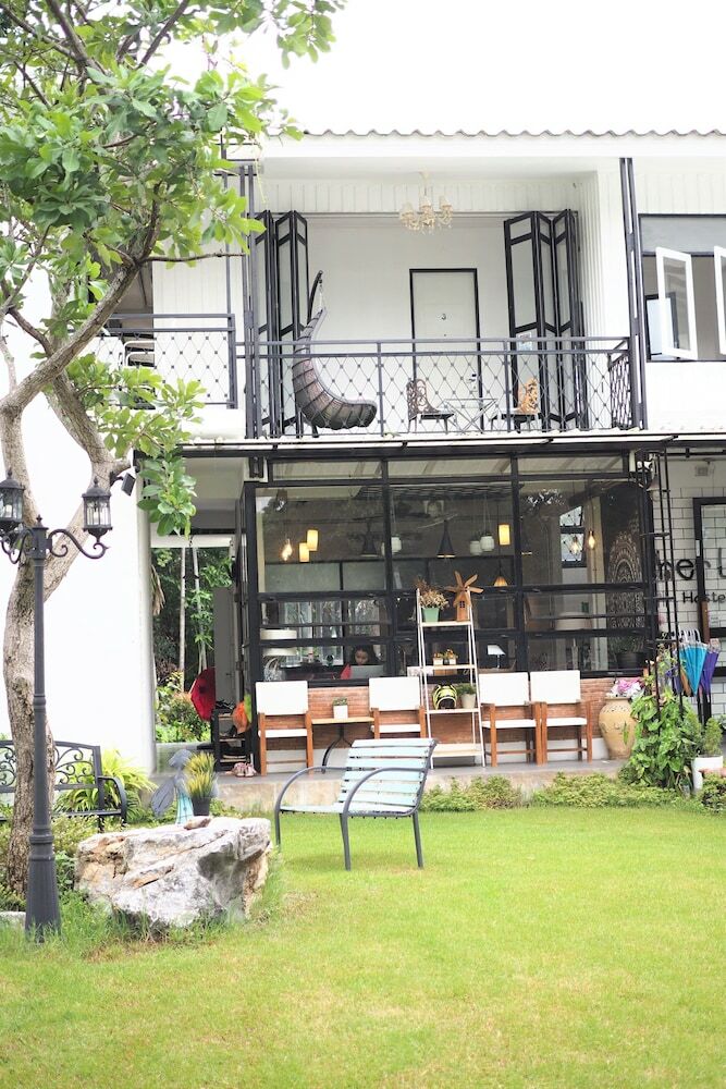 Hostal Sherloft Home And Hostel Dormitory