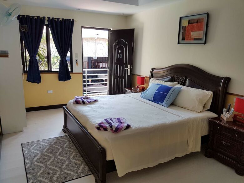 Hotel Mango's Beachfront Resort